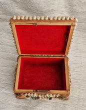 Load image into Gallery viewer, Vintage kitsch seaside souvenir shell jewellery trinket box rectangle shaped