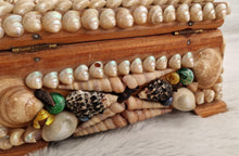 Load image into Gallery viewer, Vintage kitsch seaside souvenir shell jewellery trinket box rectangle shaped