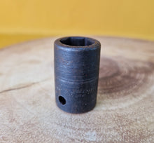 Load image into Gallery viewer, SNAP ON Tools IM200 1/2" Drive 5/8" Impact Socket 6 Point USA
