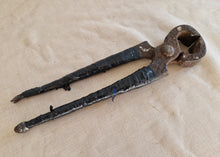 Load image into Gallery viewer, Vintage Nail Pincers Puller Nippers Cutter, Carpenter Woodworker Tool 21.5cm