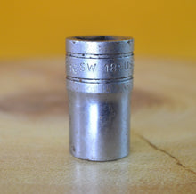 Load image into Gallery viewer, Snap On 9/16" Socket 1/2" Drive 12-Point Vintage Imperial SW181 CANADA Old Logo