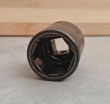 Load image into Gallery viewer, Snap-On P320 1/2" Drive 6-Point Shallow 1" Impact Socket – USA Made