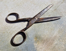 Load image into Gallery viewer, Pair Pre-1970's Vintage Small Steel Sewing Scissors , 15cm long