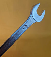 Load image into Gallery viewer, DROP FORGED SE04 STEEL COMBINATION SPANNER 17MM A/F EXCELLENT CONDITION