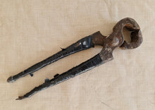 Load image into Gallery viewer, Vintage Nail Pincers Puller Nippers Cutter, Carpenter Woodworker Tool 21.5cm