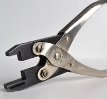 Load image into Gallery viewer, ITT CANNON 320-7445-000 Termination Terminating Tool Hand Crimp