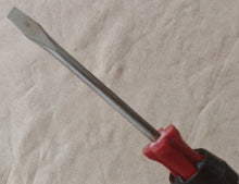 Load image into Gallery viewer, Vintage Richmond Flat Head Screwdriver 15.5cm Stubby Handle Old Tool Retro Works