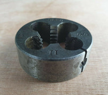 Load image into Gallery viewer, Whit Card 5/8, 11, C5, 440 Usa Engineering Thread Cutting Die