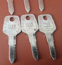 Load image into Gallery viewer, 6 x EAST LAKE HD67 BLANK KEYS, UNCUT, FOR AUTOMOTIVE CARS