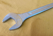 Load image into Gallery viewer, DROP FORGED SE04 STEEL COMBINATION SPANNER 17MM A/F EXCELLENT CONDITION
