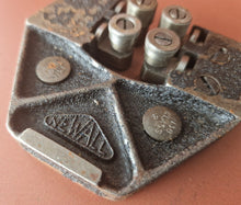Load image into Gallery viewer, Newall 40T USS RH 138 Class 2 Adjustable Thread Caliper Gauge In Case 138 ANF
