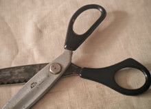 Load image into Gallery viewer, Vintage PAL Pinking Shears / Craft Scissors – Black Handle – 19.3cm – Display