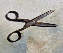 Load image into Gallery viewer, Pair Pre-1970's Vintage Small Steel Sewing Scissors , 15cm long
