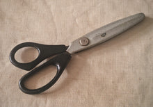 Load image into Gallery viewer, Vintage PAL Pinking Shears / Craft Scissors – Black Handle – 19.3cm – Display