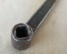 Load image into Gallery viewer, Vintage B.O.C SA 9/32 Gas Bottle Cylinder Spindle Key , 11cm long