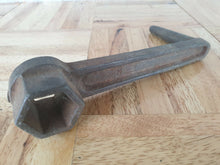 Load image into Gallery viewer, Antique Cast Iron 1" AF Jack Crank Winding Handle / spanner No.3