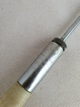 Load image into Gallery viewer, Vintage GUYS Hand tools Ratchet Screwdriver Model RL, Plastic Handle