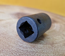 Load image into Gallery viewer, Snap-On 5/8 PDH-200 USA 12 point socket. Pat no. 3273430