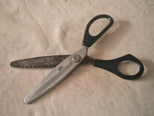 Load image into Gallery viewer, Vintage PAL Pinking Shears / Craft Scissors – Black Handle – 19.3cm – Display
