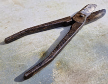 Load image into Gallery viewer, Vintage Gilbow Heavy Duty Tin Snips Tool , 21cm long