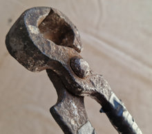 Load image into Gallery viewer, Vintage Nail Pincers Puller Nippers Cutter, Carpenter Woodworker Tool 21.5cm