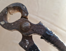 Load image into Gallery viewer, Vintage Nail Pincers Puller Nippers Cutter, Carpenter Woodworker Tool 21.5cm
