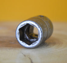 Load image into Gallery viewer, Snap on S055 5/8" SAE 1/2" Drive 6 Point Socket Made In USA