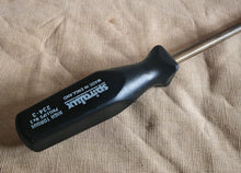 Load image into Gallery viewer, Vintage Spiralux Phillips Screwdriver No.3 – High Torque – Made in England 26cm