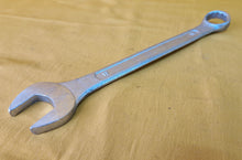 Load image into Gallery viewer, DROP FORGED SE04 STEEL COMBINATION SPANNER 17MM A/F EXCELLENT CONDITION