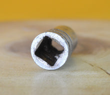 Load image into Gallery viewer, Snap On 9/16" Socket 1/2" Drive 12-Point Vintage Imperial SW181 CANADA Old Logo