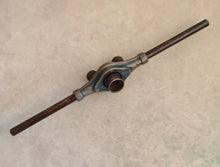Load image into Gallery viewer, Genuine Vintage 1" x 16 TPI Round Threading Die + 40cm Die Holder Handle
