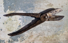 Load image into Gallery viewer, Vintage Gilbow Heavy Duty Tin Snips Tool , 21cm long