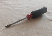 Load image into Gallery viewer, Vintage Richmond Flat Head Screwdriver 15.5cm Stubby Handle Old Tool Retro Works