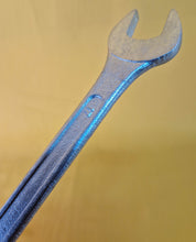 Load image into Gallery viewer, DROP FORGED SE04 STEEL COMBINATION SPANNER 17MM A/F EXCELLENT CONDITION