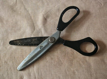 Load image into Gallery viewer, Vintage PAL Pinking Shears / Craft Scissors – Black Handle – 19.3cm – Display
