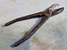Load image into Gallery viewer, Vintage Gilbow Heavy Duty Tin Snips Tool , 21cm long