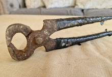 Load image into Gallery viewer, Vintage Nail Pincers Puller Nippers Cutter, Carpenter Woodworker Tool 21.5cm
