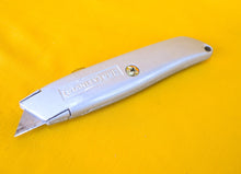 Load image into Gallery viewer, Vintage Stanley 99E Retractable Craft / Carpet Knife Handle