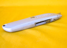 Load image into Gallery viewer, Vintage Stanley 99E Retractable Craft / Carpet Knife Handle