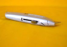 Load image into Gallery viewer, Vintage Stanley 99E Retractable Craft / Carpet Knife Handle