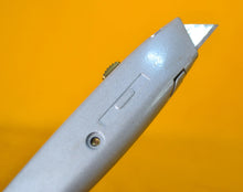 Load image into Gallery viewer, Vintage Stanley 99E Retractable Craft / Carpet Knife Handle