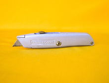 Load image into Gallery viewer, Vintage Stanley 99E Retractable Craft / Carpet Knife Handle