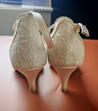 Load image into Gallery viewer, Wedding Collection Cream Lace Wedding Shoes – UK Size 5 – Used
