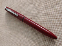 Load image into Gallery viewer, Vintage Platignum Fountain Pen , Burgundy Red , 13.5cm , Used , No Ink
