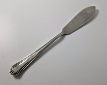 Load image into Gallery viewer, Vintage Sheffield silver plated butter / spreading knife Marked SSP Ltd A
