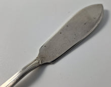 Load image into Gallery viewer, Vintage Sheffield silver plated butter / spreading knife Marked SSP Ltd A
