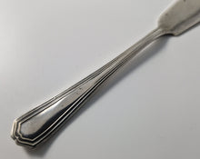 Load image into Gallery viewer, Vintage Sheffield silver plated butter / spreading knife Marked SSP Ltd A
