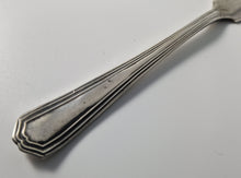 Load image into Gallery viewer, Vintage Sheffield silver plated butter / spreading knife Marked SSP Ltd A
