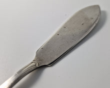 Load image into Gallery viewer, Vintage Sheffield silver plated butter / spreading knife Marked SSP Ltd A
