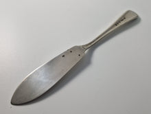 Load image into Gallery viewer, Vintage Sheffield silver plated butter / spreading knife Marked SSP Ltd A
